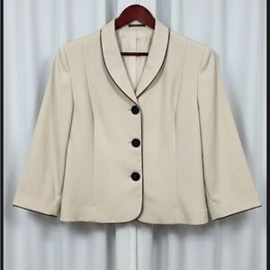 New With Tag-Danny & Nicole Cream Blazer with Black Accents(Size 18)